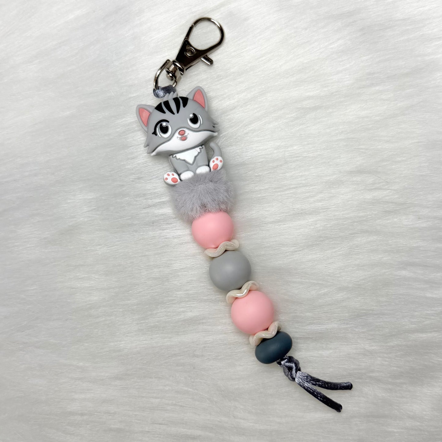 LIGHT GRAY CAT KEYCHAIN/ZIPPER PULL