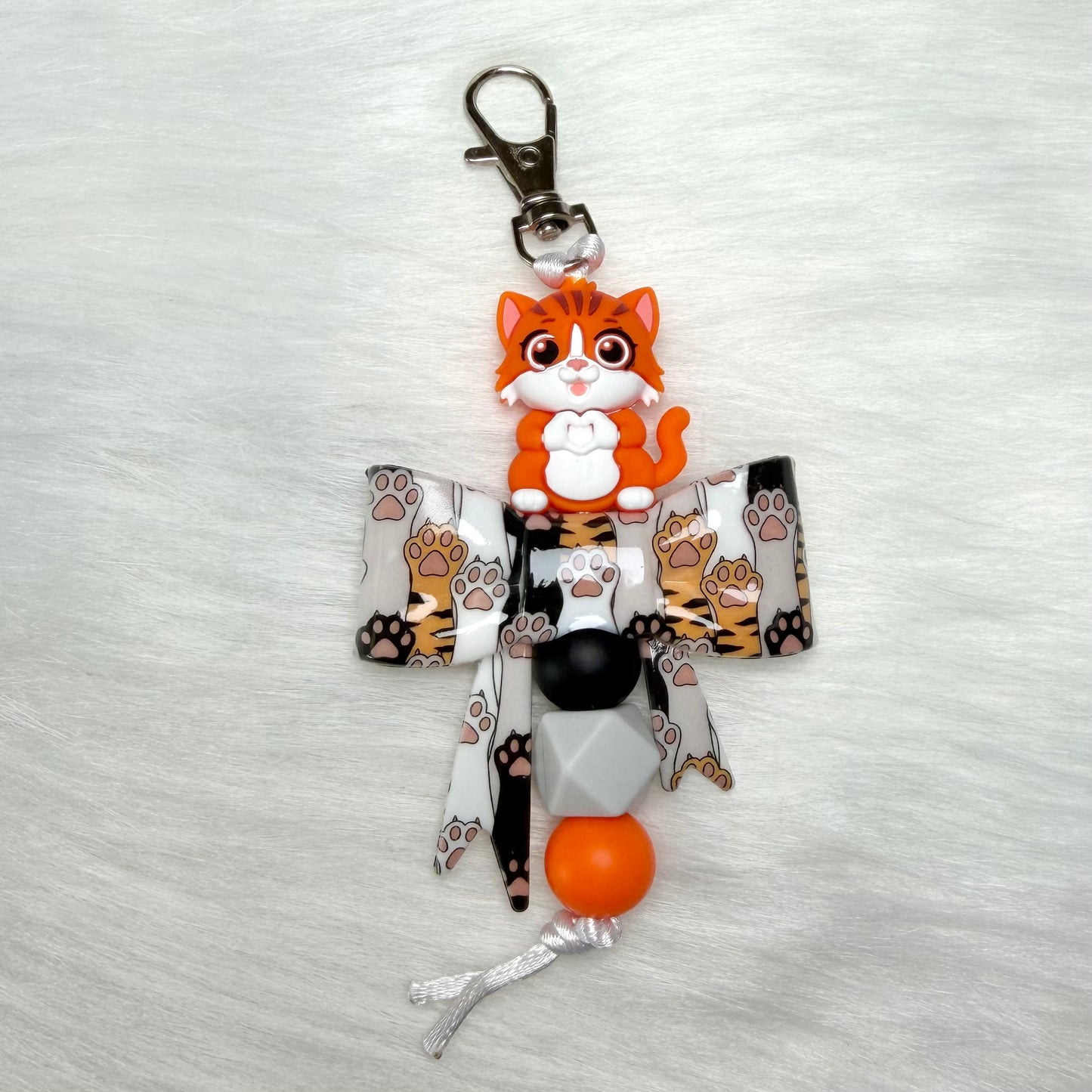 ORANGE CAT AND PAW BOW KEYCHAIN/ZIPPER PULL